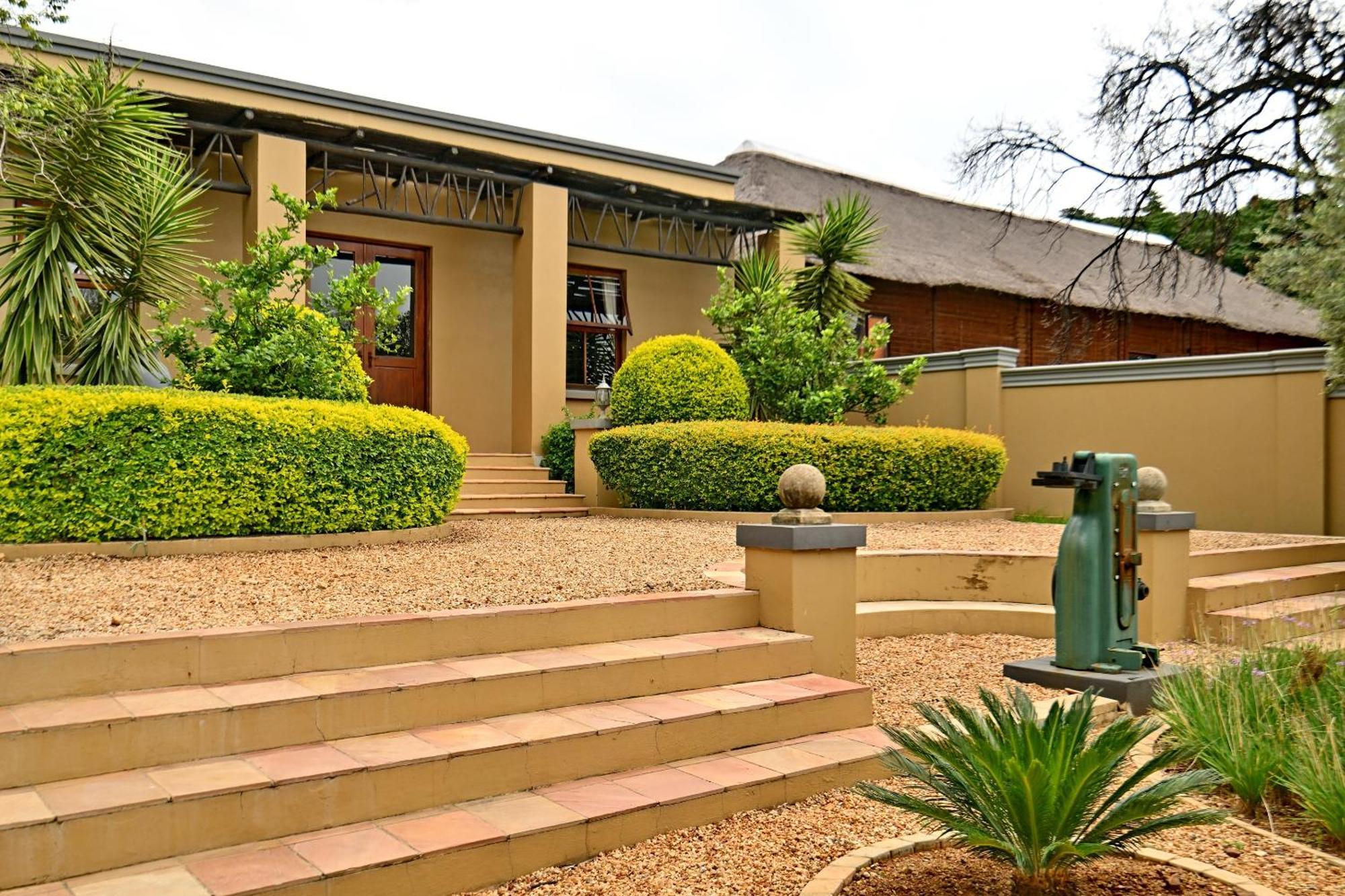 Black Eagle Hotel & Spa Roodepoort Exteriör bild