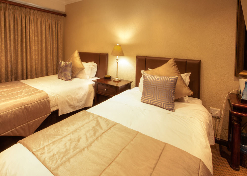 Black Eagle Hotel & Spa Roodepoort Exteriör bild