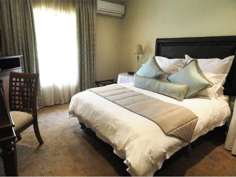 Black Eagle Hotel & Spa Roodepoort Exteriör bild